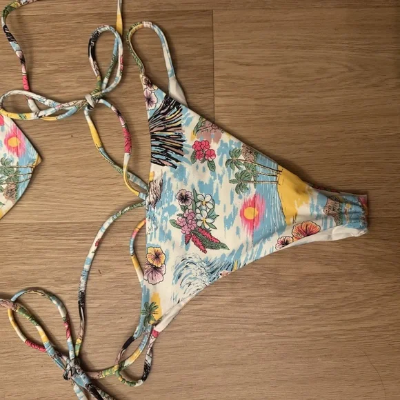 Frankie's Bikinis Kids Tropical Print Bib and Bikini Set - Picture 3 of 4